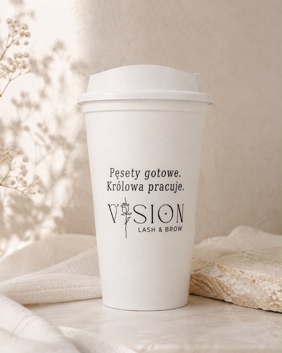Kubek Vision - Pęsety gotowe. Królowa pracuje.